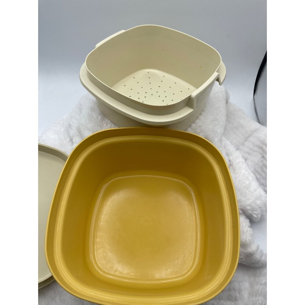 Vintage Tupperware Colander Strainer Bowl and Lid Classic Harvest Gold - Picture 4 of 6